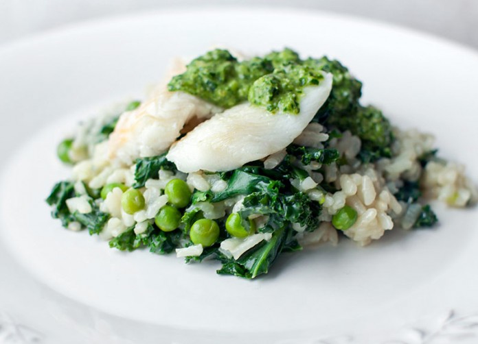 Recette vapeur : risotto au chou frisé et petits pois avec filet de poisson blanc et pesto